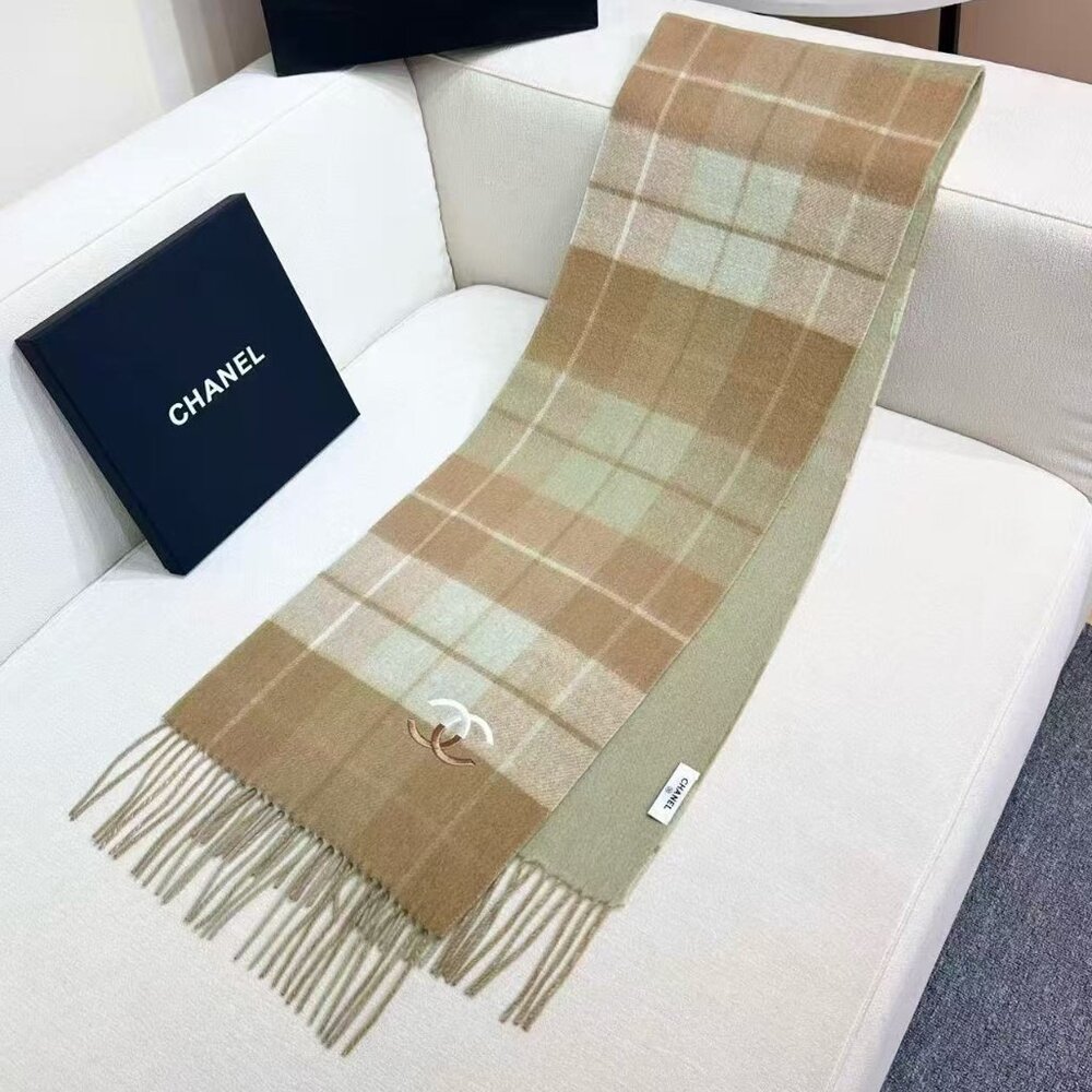 Sophisticated Chanel Beige Plaid Wrap - Picture 3 of 6